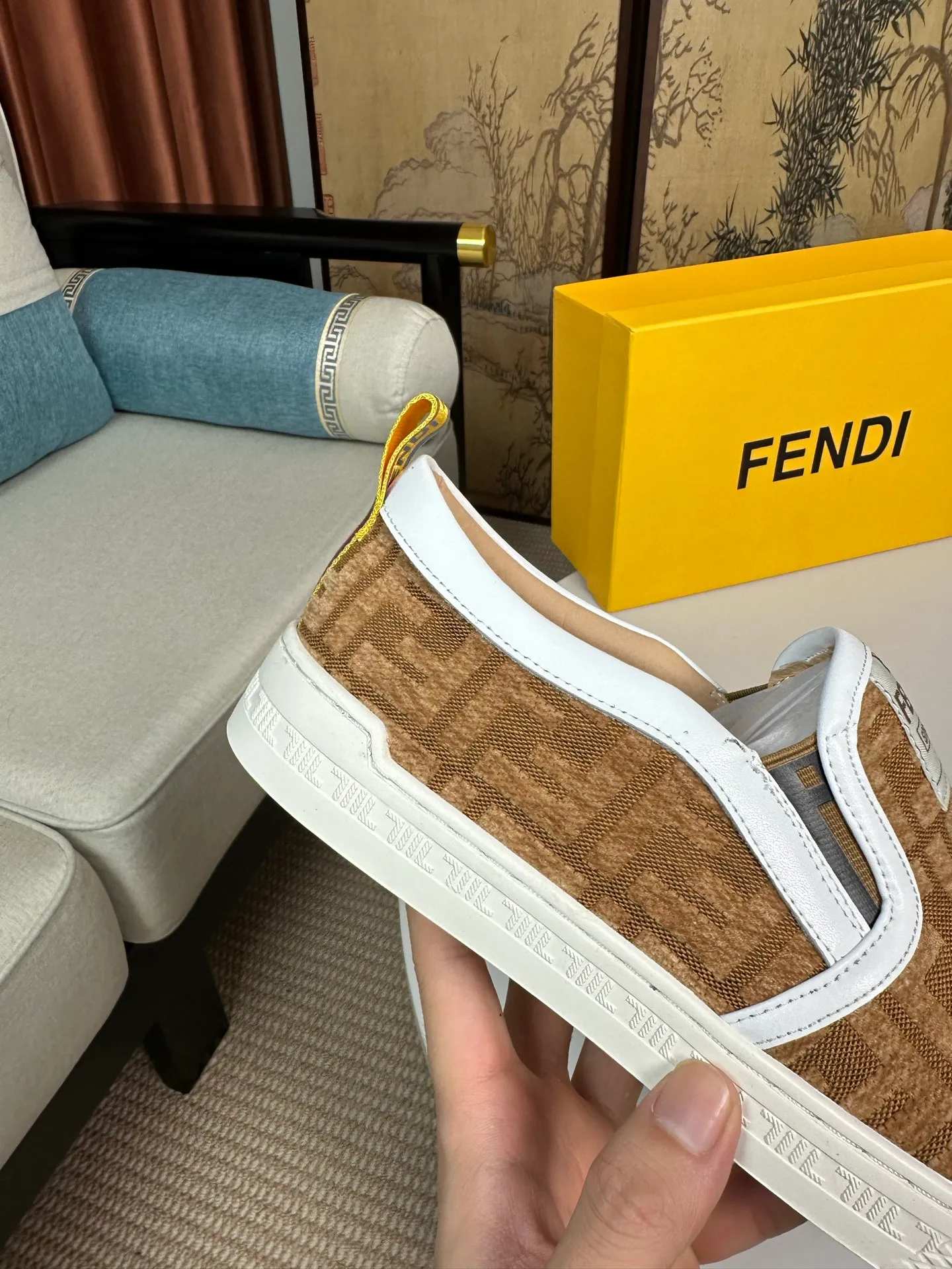 Factory price 380💰 (FENDI) New style 👊🏻 upper 🇮🇹 imported cowhide fabric 🇩🇪 imported sheepskin lining. The original outsole is molded to highlight the identity of every man, and the upper foot is stable and stable🚶🏻🚶🏻The high-end custom counters reproduce the original version📯No matter the wind or rain, the shoe last remains unchanged and can withstand the verification of time🔍️,🔵 Size: 38-44 (45 is custom-made and cannot be returned or exchanged